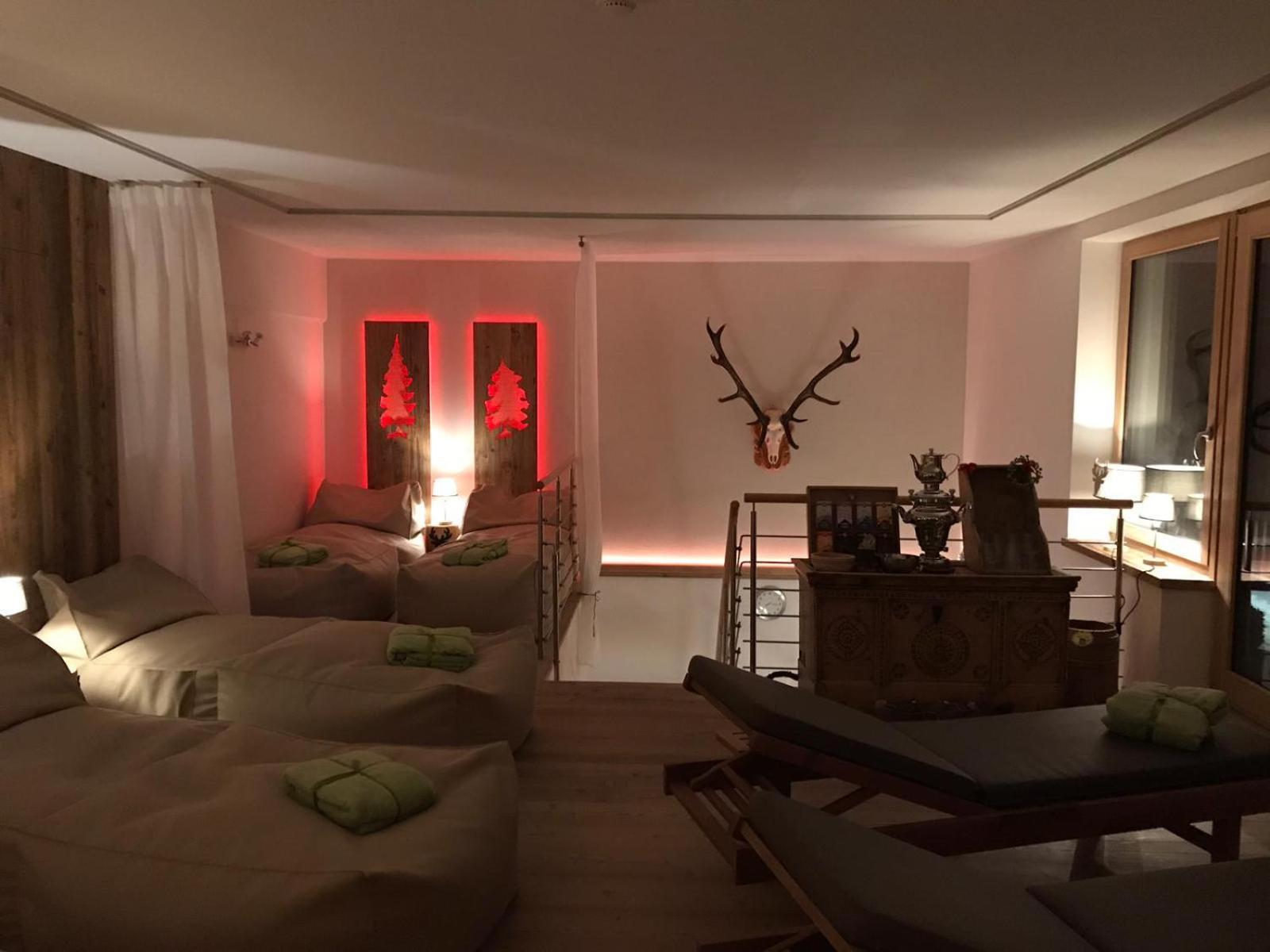 Hotel Ciasa Ai Pini Сан-Кассиано Экстерьер фото