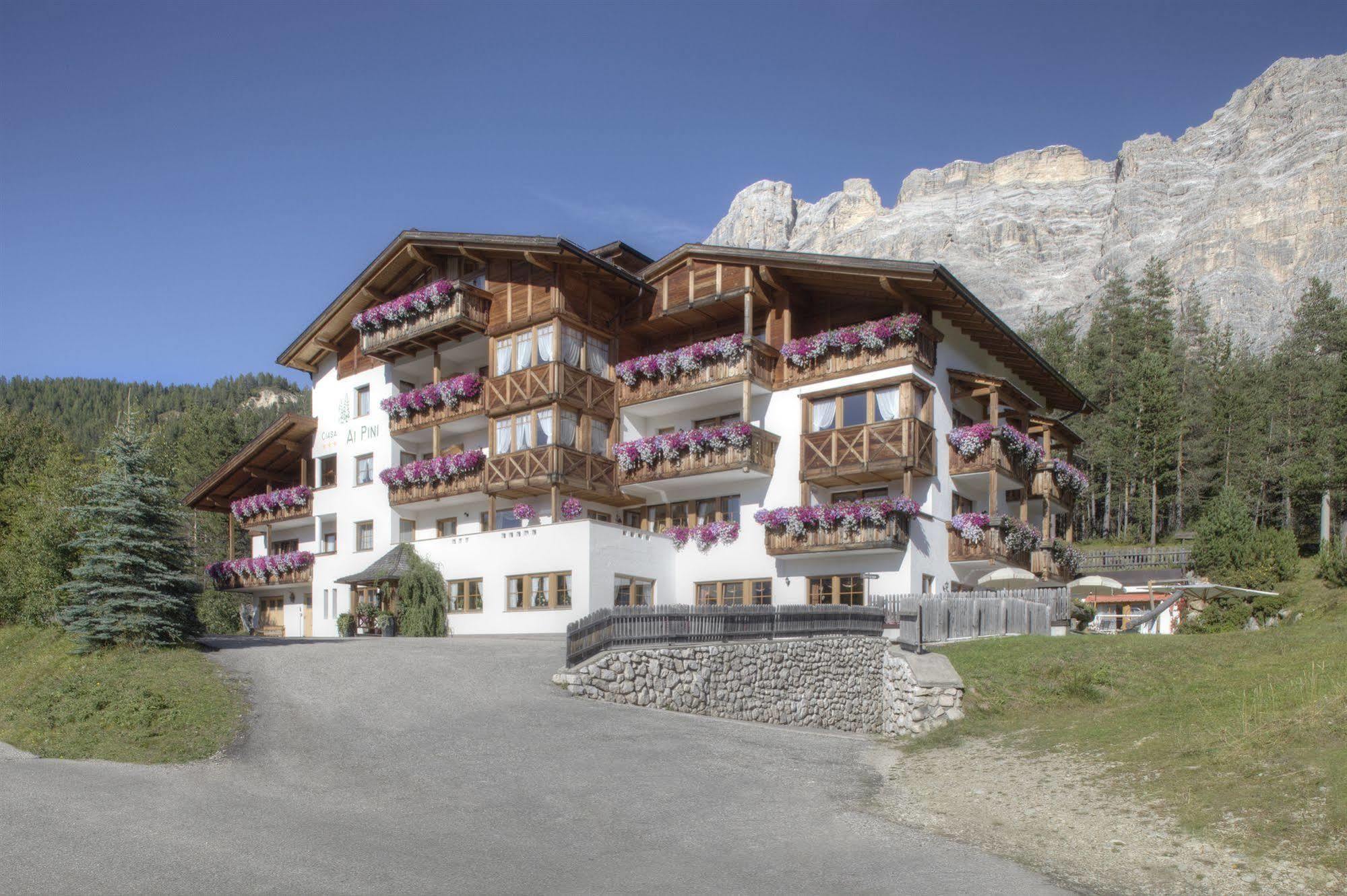 Hotel Ciasa Ai Pini Сан-Кассиано Экстерьер фото